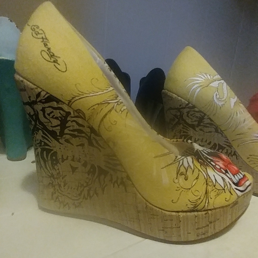 Shoes - Picture 3 of 4